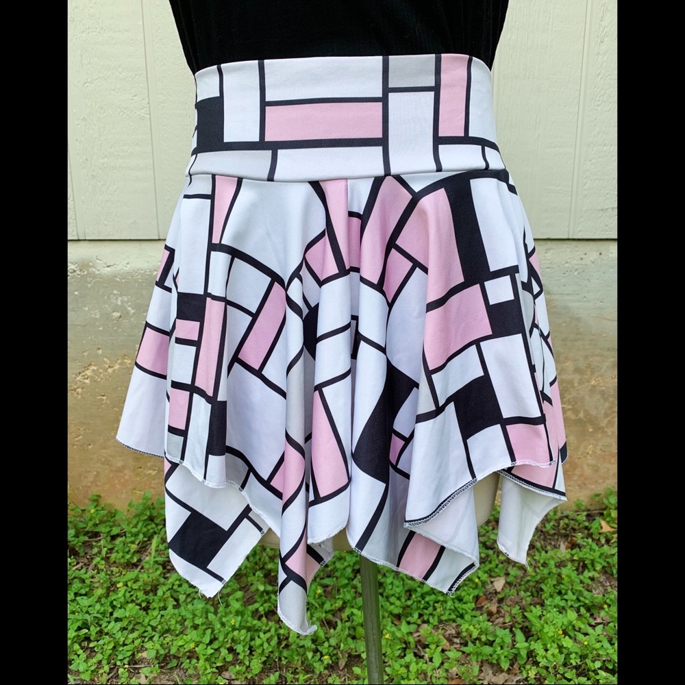 Little Lady (S-M) B&W Asymmetrical Moden Skirt